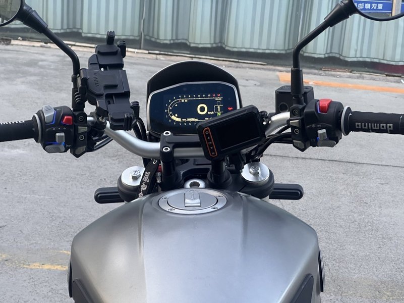 二手贝纳利幼狮 Leoncino 800