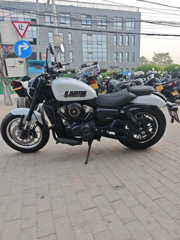 二手QJMOTOR闪300