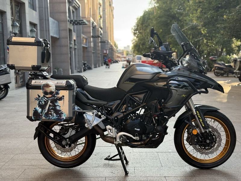 二手贝纳利金鹏 TRK502