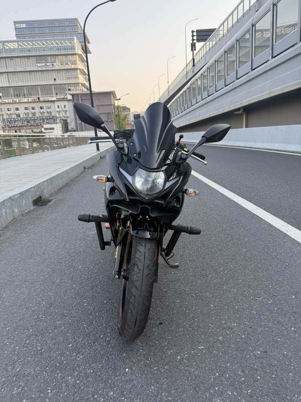 二手豪爵铃木GSX250R