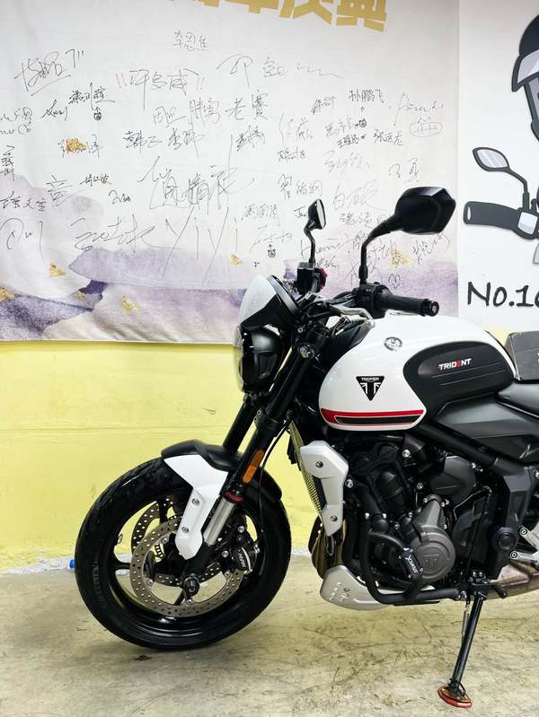 二手凯旋Trident 660