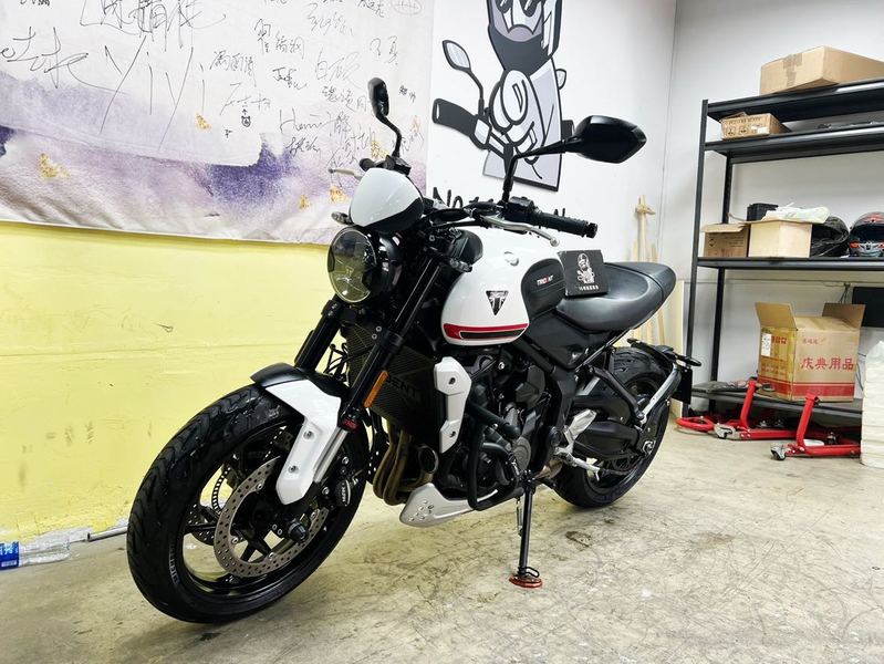 二手凯旋Trident 660