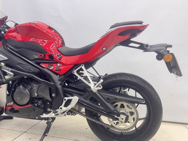 二手贝纳利龙卷风 Tornado 252R