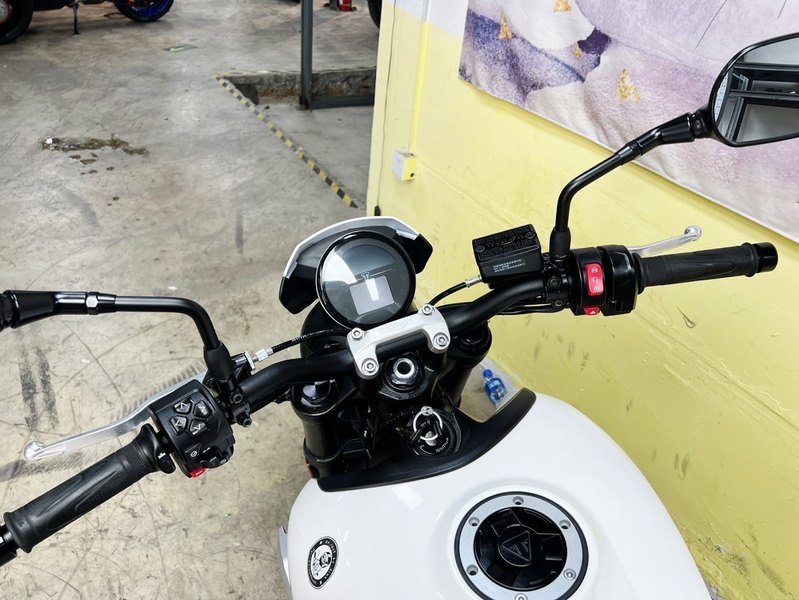 二手凯旋Trident 660