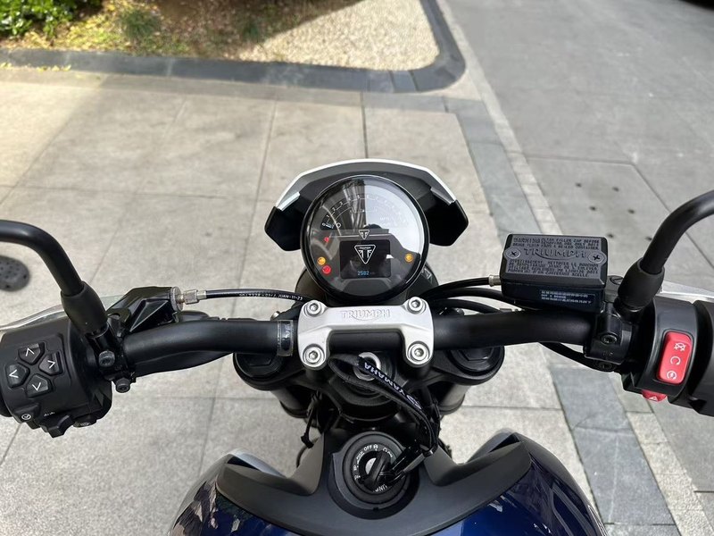 二手凯旋Trident 660
