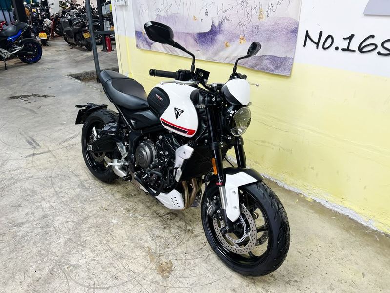 二手凯旋Trident 660