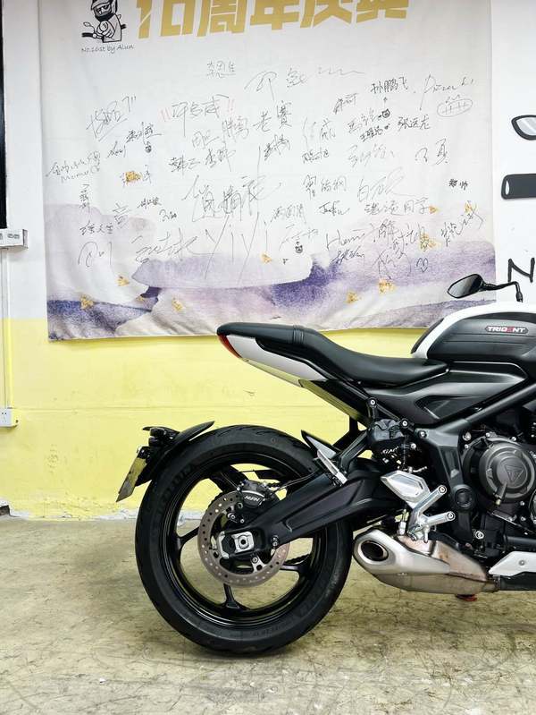 二手凯旋Trident 660