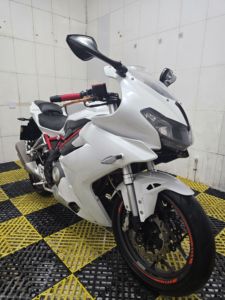 二手贝纳利龙卷风 Tornado 302R