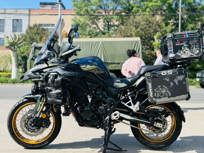 二手贝纳利金鹏 TRK502