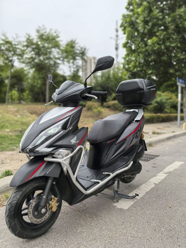 二手新大洲本田裂行 RX125Fi