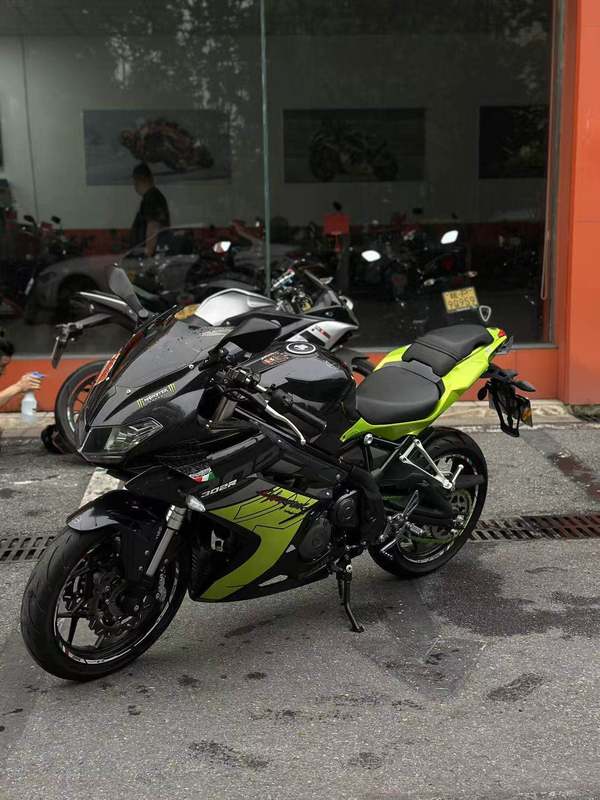 二手贝纳利龙卷风 Tornado 302R