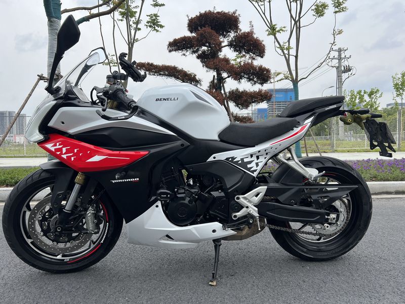 二手贝纳利龙卷风 Tornado 552R