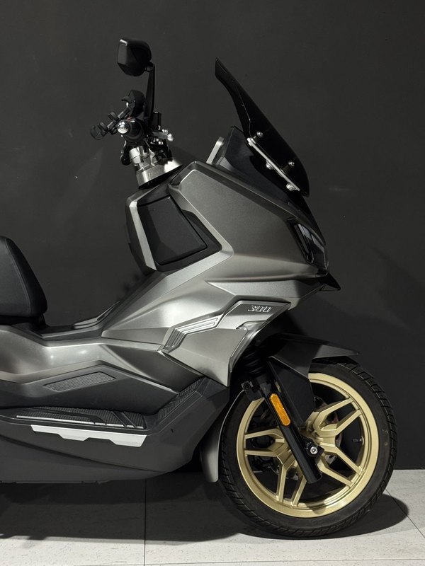 二手三阳哈士奇 Husky ADV300