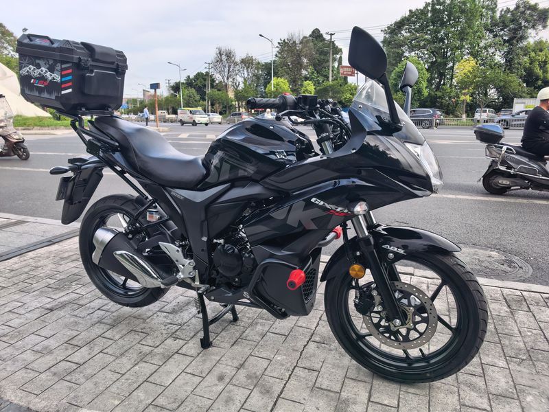 二手济南铃木极客飒 Gixxer 155