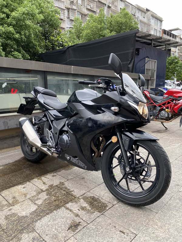 二手豪爵铃木GSX250R