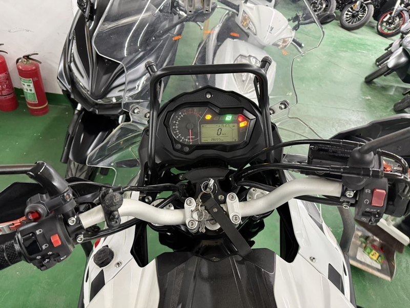 二手贝纳利金鹏 TRK502