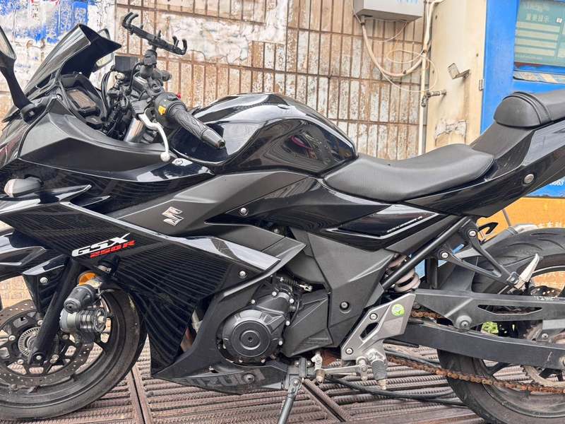 二手豪爵铃木GSX250R