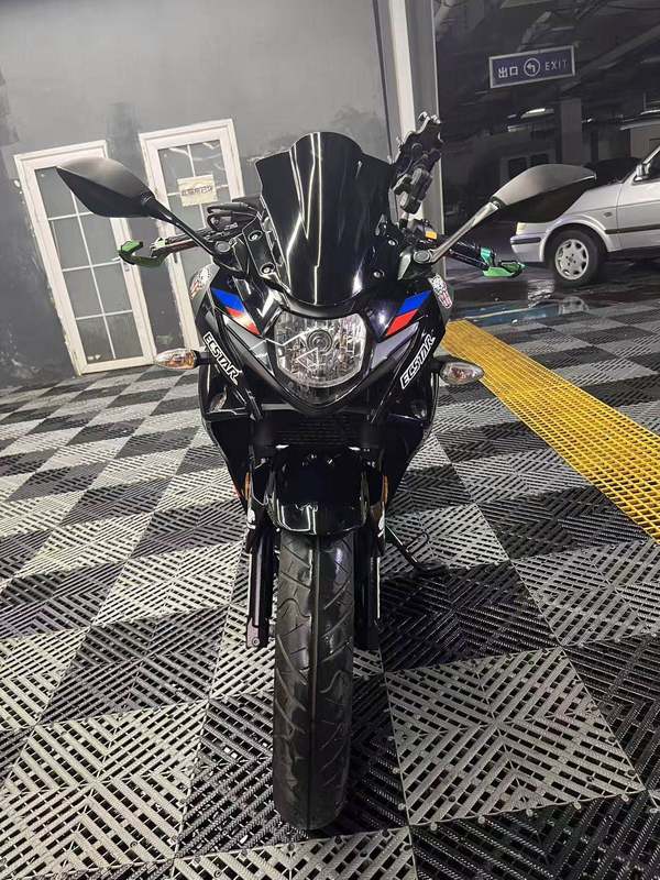 二手豪爵铃木GSX250R
