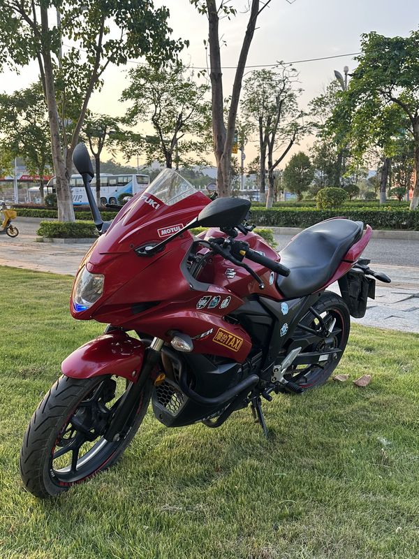二手济南铃木极客飒 Gixxer 155