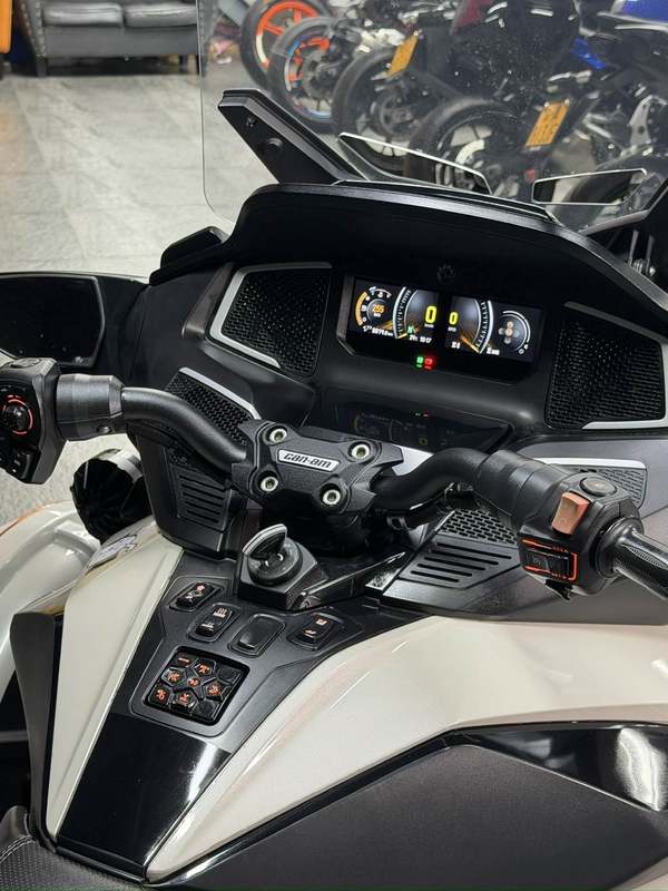 二手庞巴迪Spyder RT