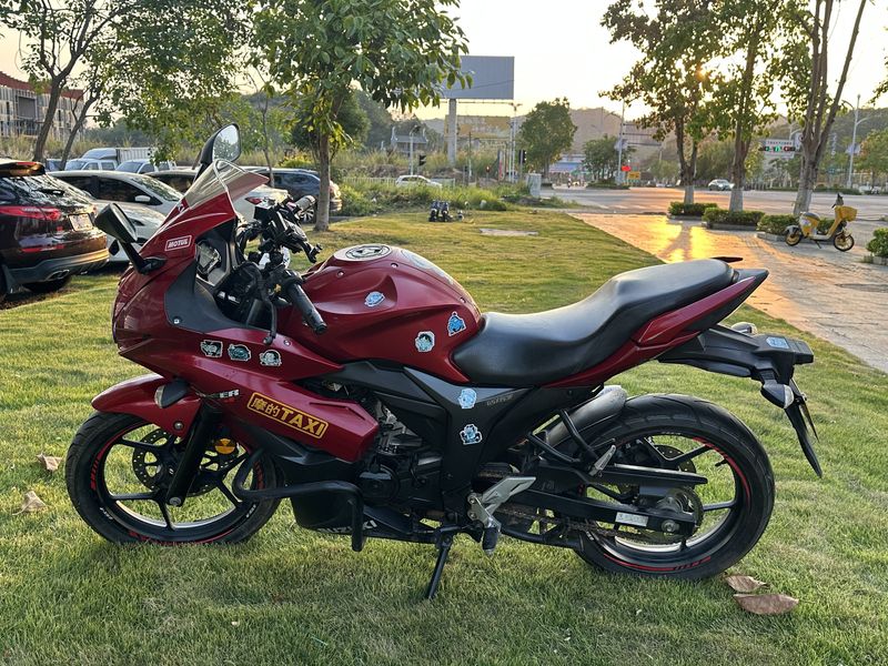 二手济南铃木极客飒 Gixxer 155