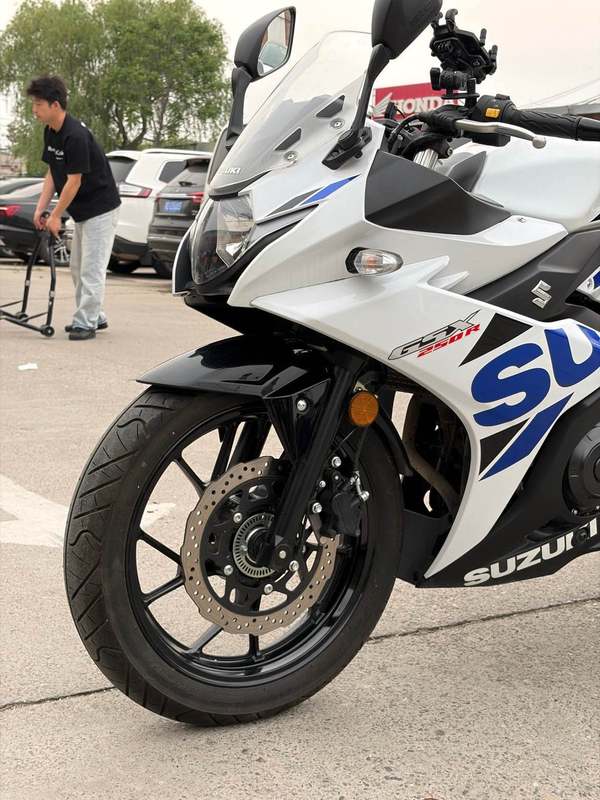 二手豪爵铃木GSX250R