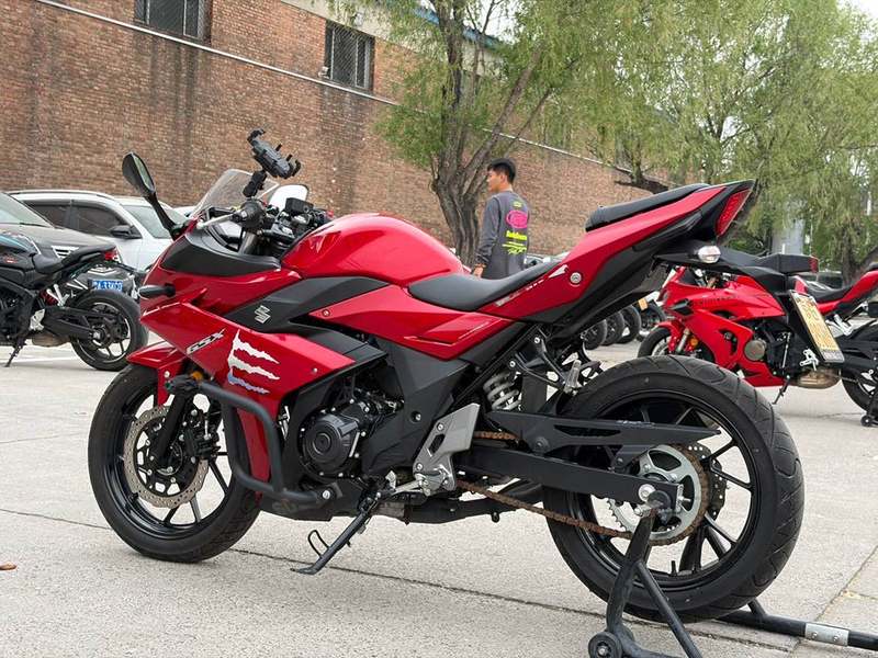 二手豪爵铃木GSX250R