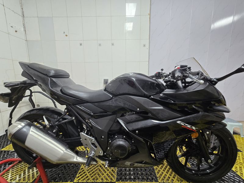 二手豪爵铃木GSX250R