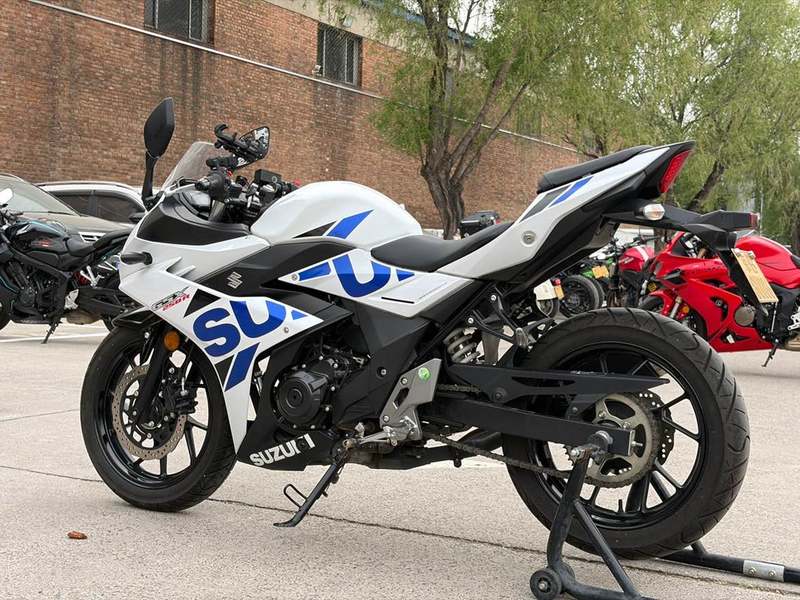 二手豪爵铃木GSX250R