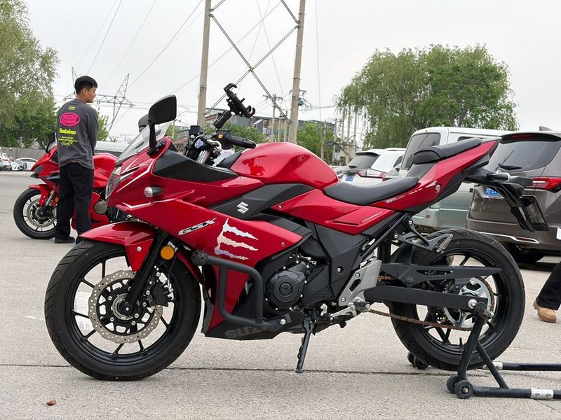 二手豪爵铃木GSX250R