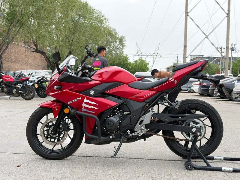 二手豪爵铃木GSX250R