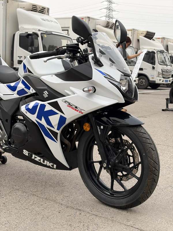 二手豪爵铃木GSX250R