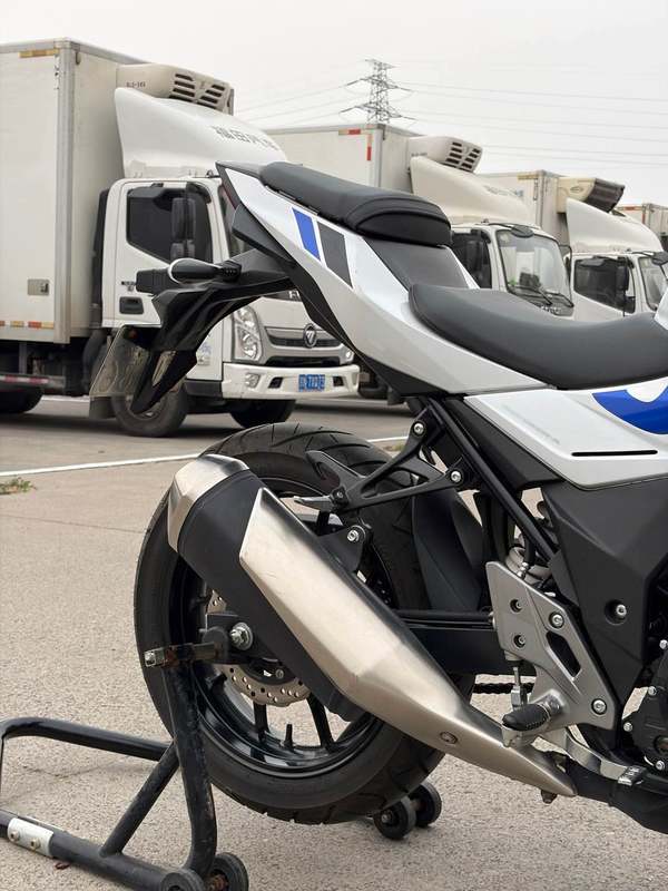 二手豪爵铃木GSX250R