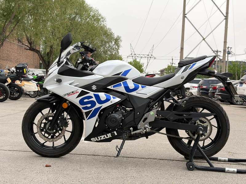 二手豪爵铃木GSX250R