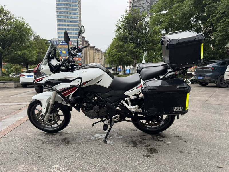 二手贝纳利金鹏 TRK251