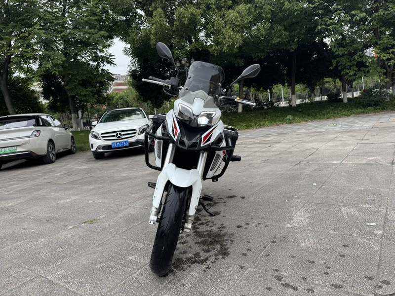 二手贝纳利金鹏 TRK251