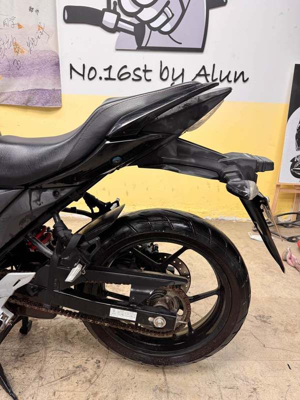 二手济南铃木极客飒 Gixxer 155