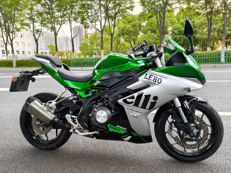 二手贝纳利龙卷风 Tornado 252R