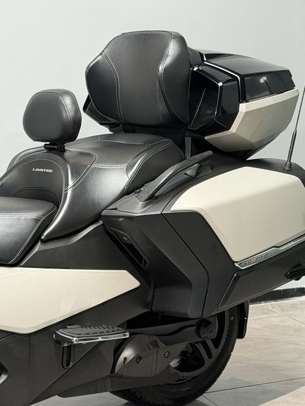 二手庞巴迪Spyder RT