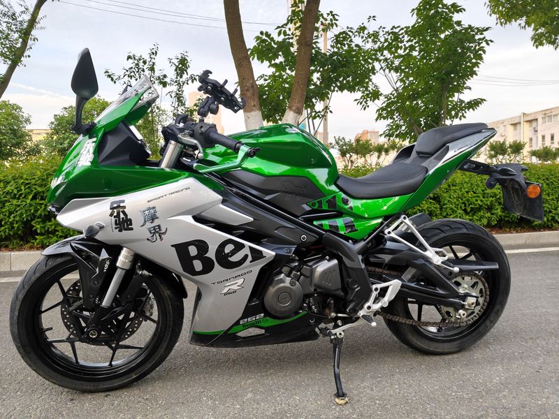 二手贝纳利龙卷风 Tornado 252R