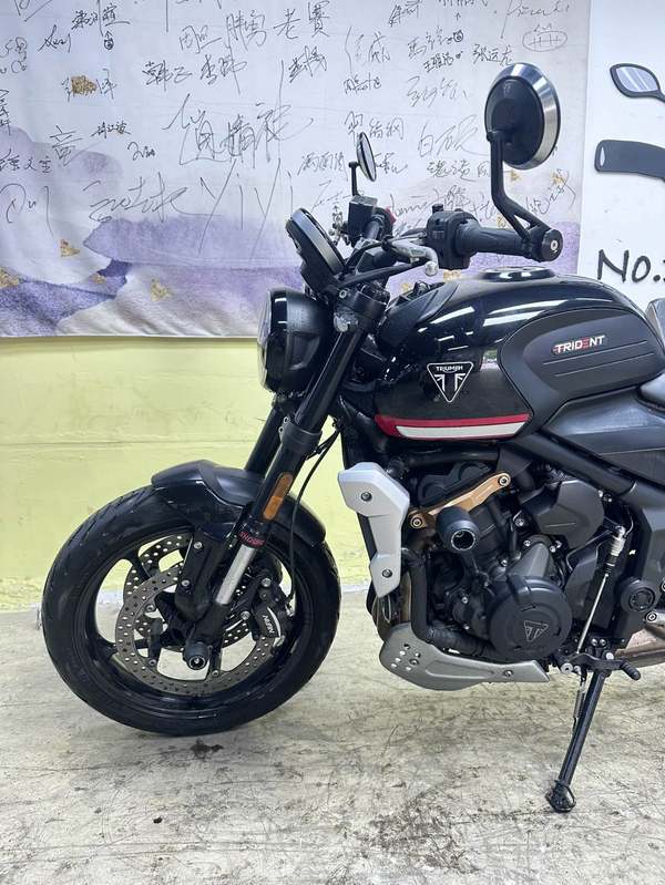 二手凯旋Trident 660