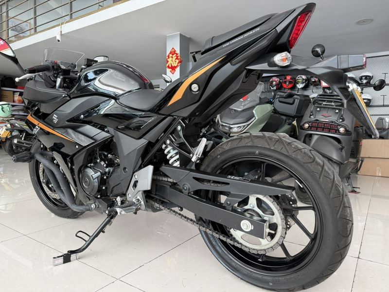 二手豪爵铃木GSX250R