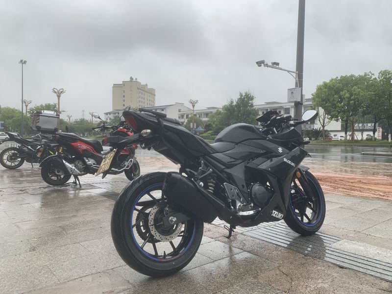 二手豪爵铃木GSX250R