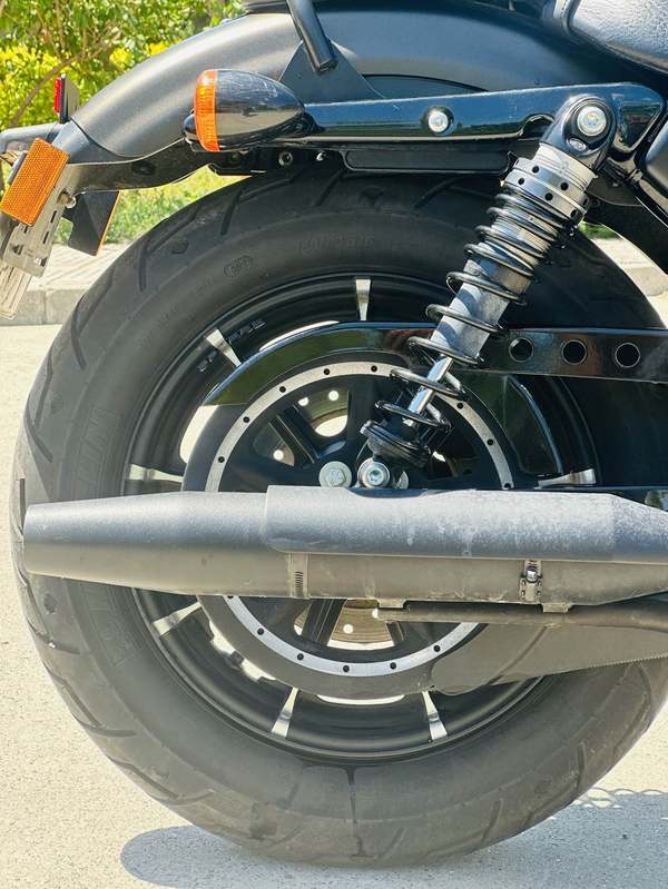 二手哈雷戴维森Iron883 硬汉