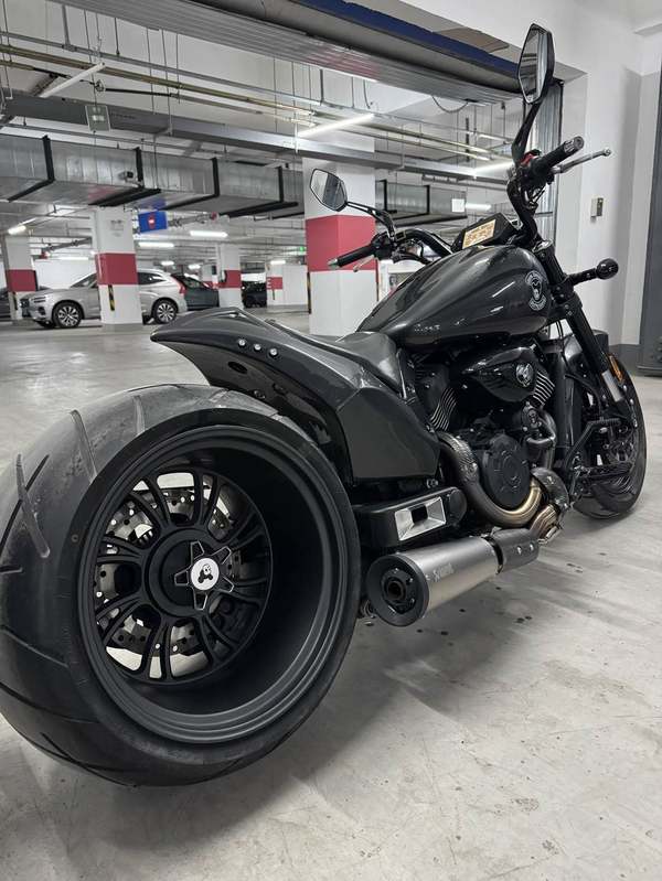 二手香帅金刚狼800S