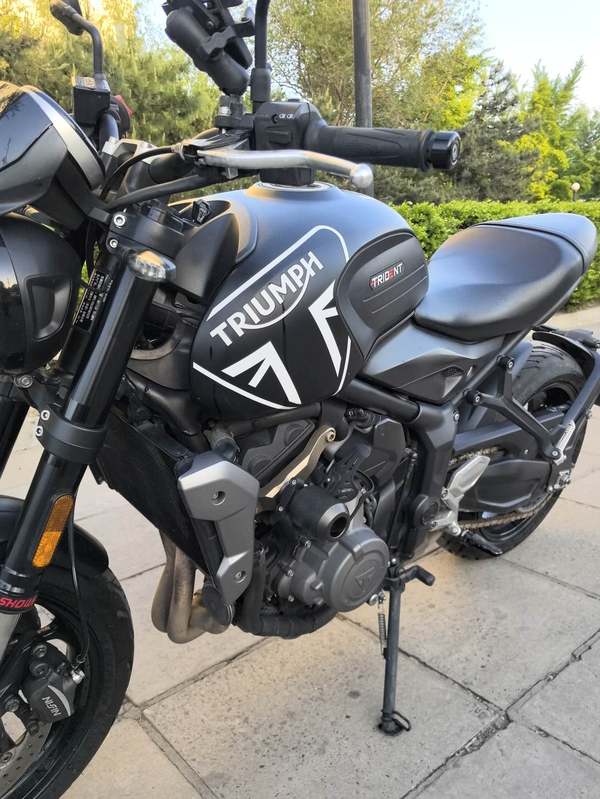 二手凯旋Trident 660