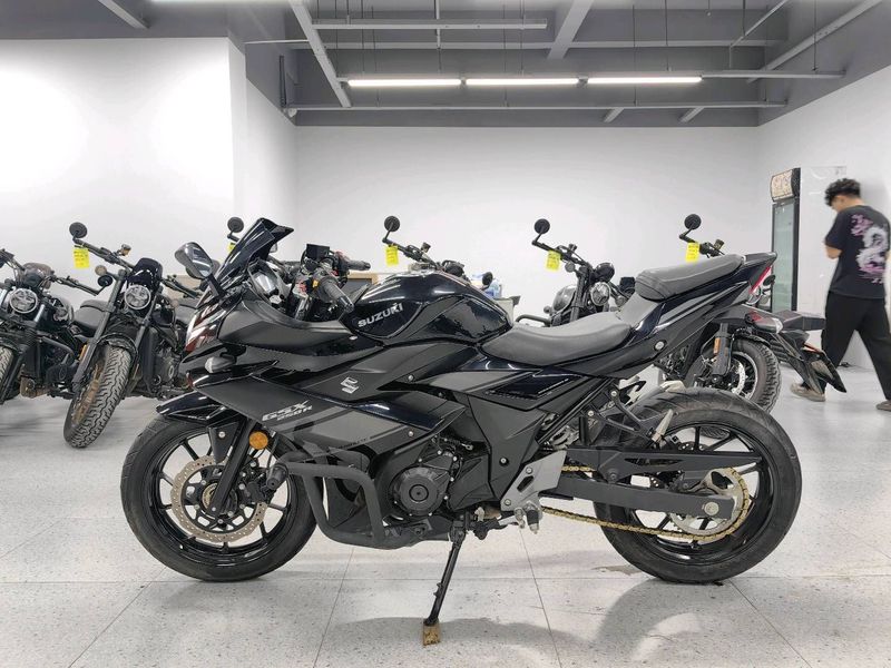 二手豪爵铃木GSX250R