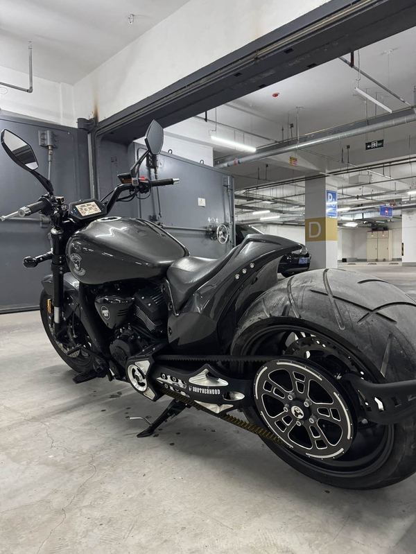 二手香帅金刚狼800S