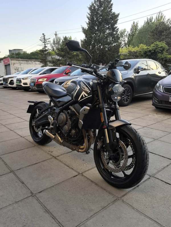 二手凯旋Trident 660