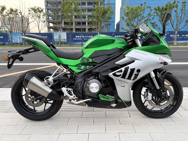 二手贝纳利龙卷风 Tornado 252R